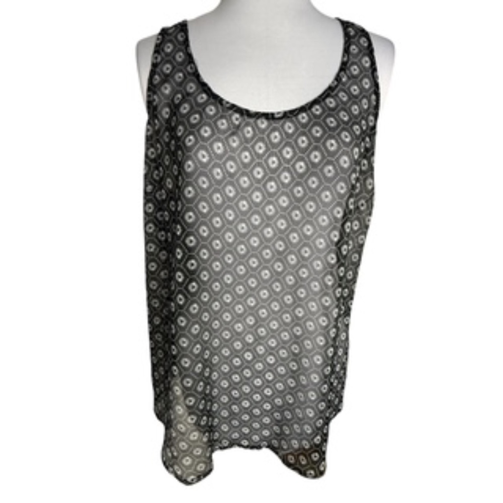 NWOT No Band Labels Abstract Black/White Very Sheer Bust Darts Scoop Neck Size L